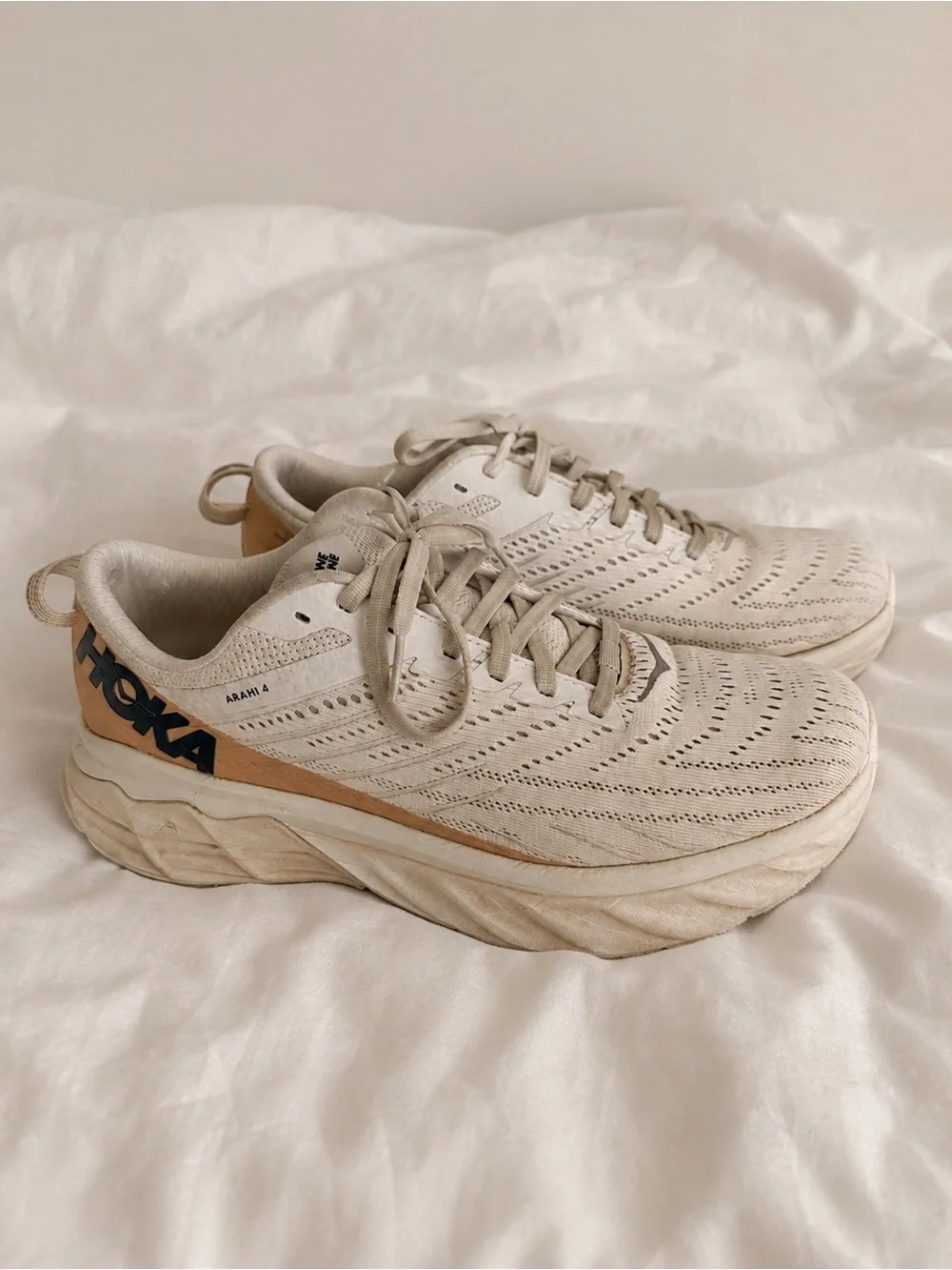 Hoka Arahi 4 Women’s Running Shoe — Cream with Tan and Navy Accents